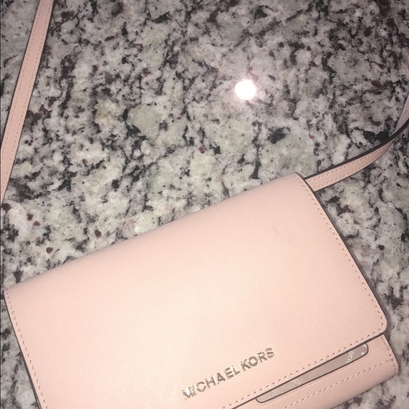 Michael Kors Crossbody Wallet clutch - Picture 2 of 5